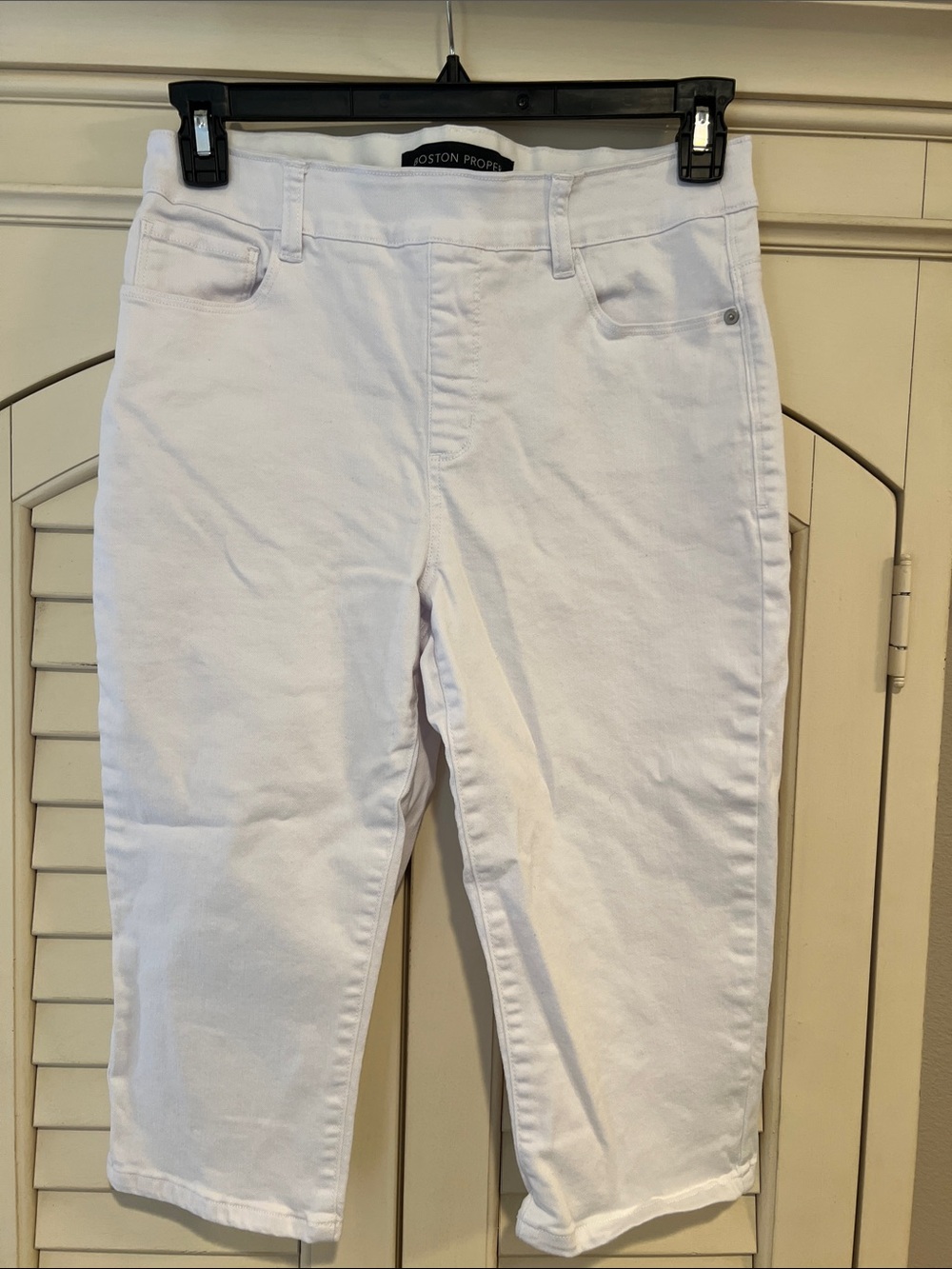 Boston Proper White Cropped Capri Jeans Pull on 10